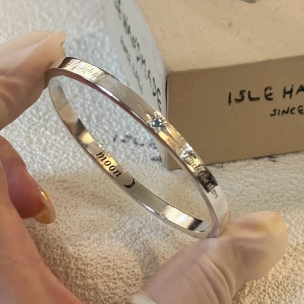 小红书爆款～蓝钻八芒星雕刻英文字母手镯夏季新款手环小众设计