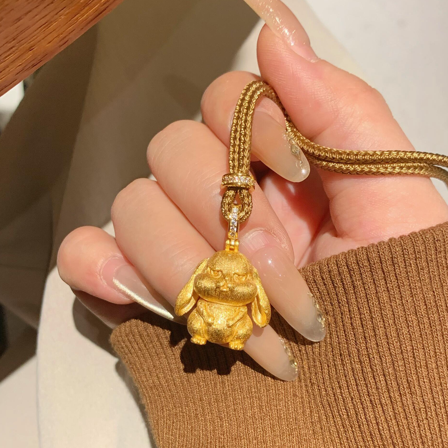 金兔揽月~垂耳兔项链可爱大耳兔子挂坠编织咖绳国风生肖兔毛衣链