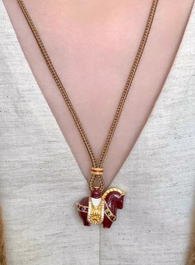 马上有钱新中式国风马年本命年红色小马吊坠项链编织绳长款毛衣链