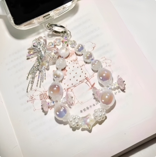 2025年新款 轻奢小众精致高级感蝴蝶水晶串珠 手机挂链挂绳手腕款