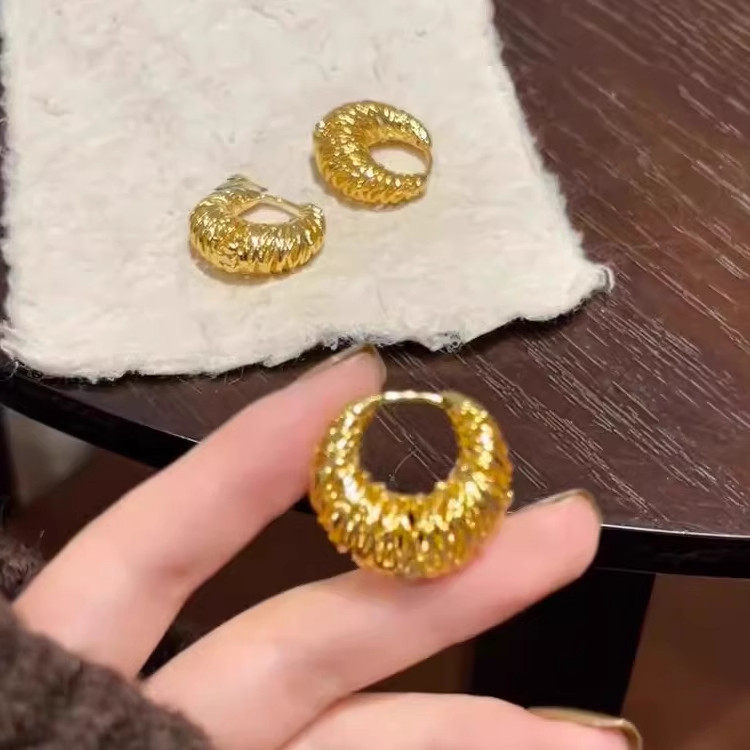 酷飒轻奢金属镶钻耳圈
