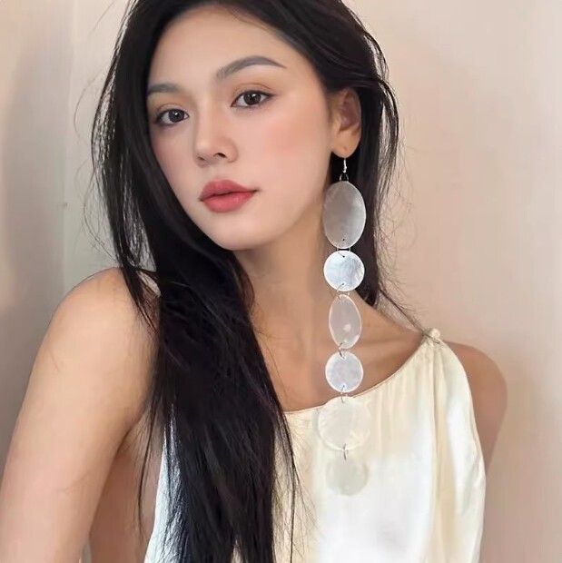 圆片贝母长款流苏耳环订婚结婚拍照耳饰夸张小众设计感耳钉耳坠女