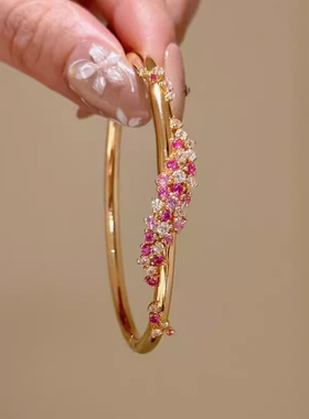 「粉黛缠花」桃花金色手镯