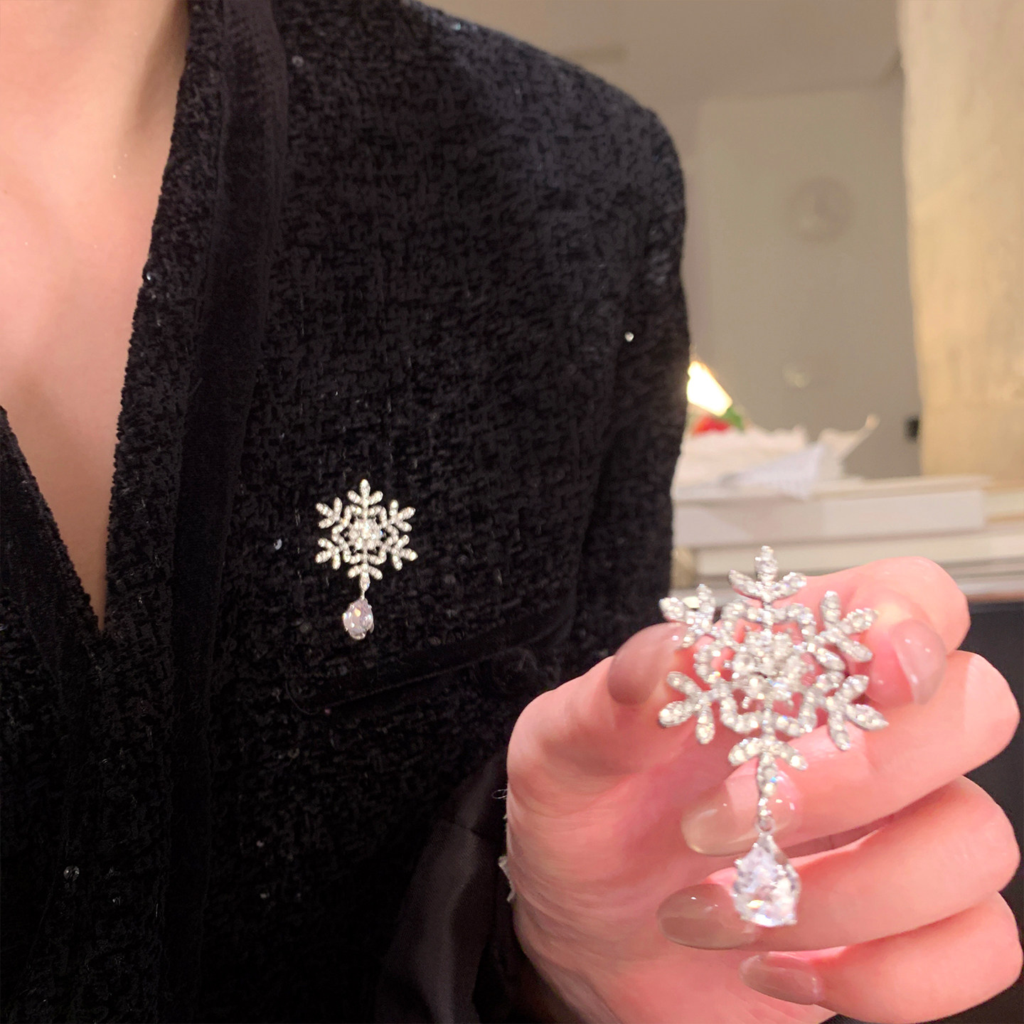 雪花水晶吊坠胸针女精致时尚配毛衣胸花高档优雅独特小众别针配饰