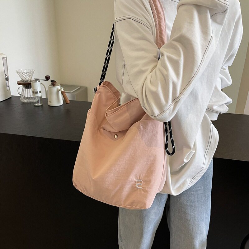 2025新款休闲单肩托特包日系上课通勤帆布袋百搭大容量斜挎包