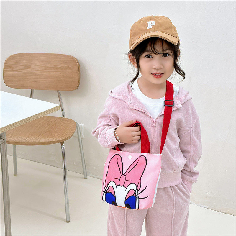 斜挎包儿童女童宝宝外出便携通用挎包幼儿园卡通可爱小方包手提包