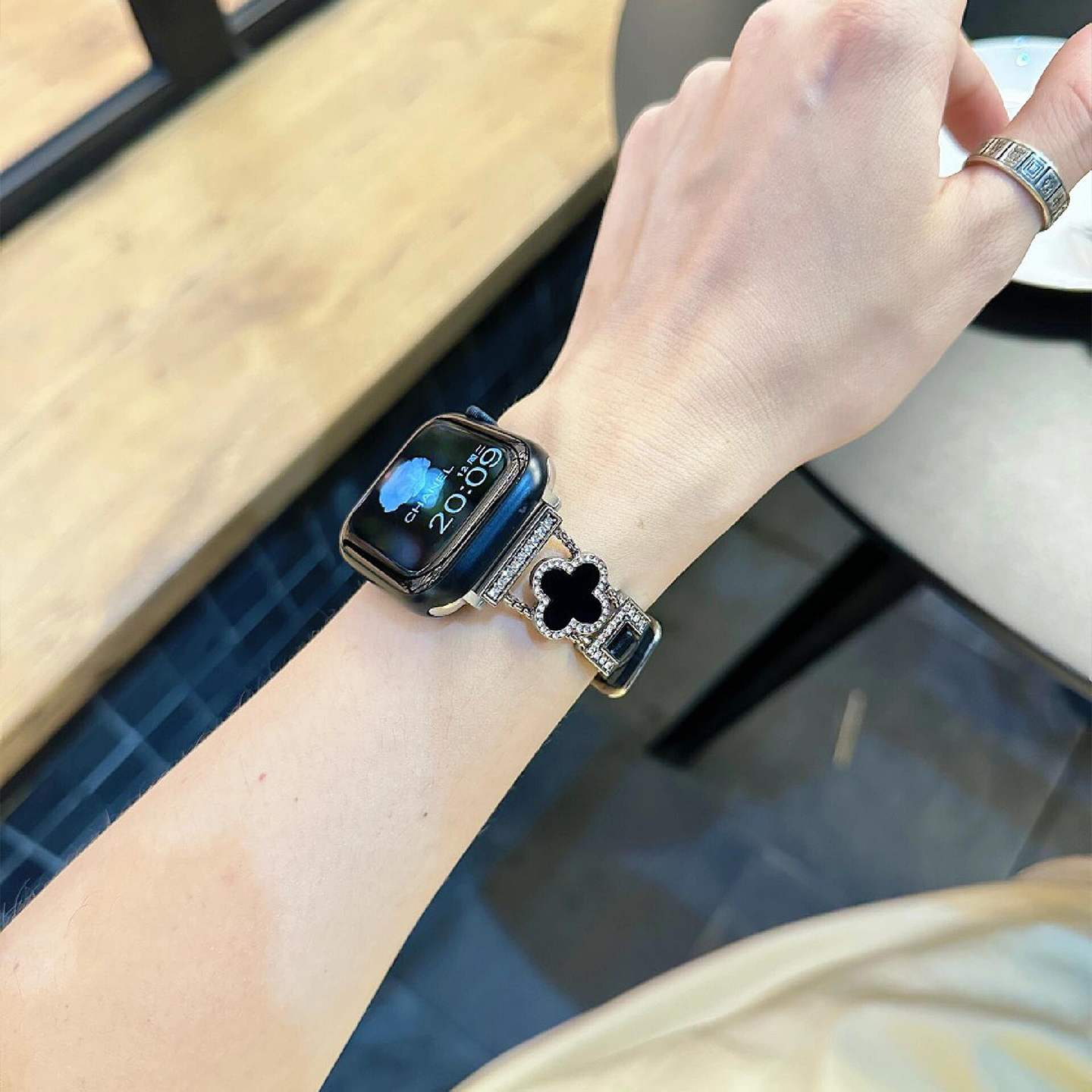 适用苹果s11手表表带s10四叶草s9