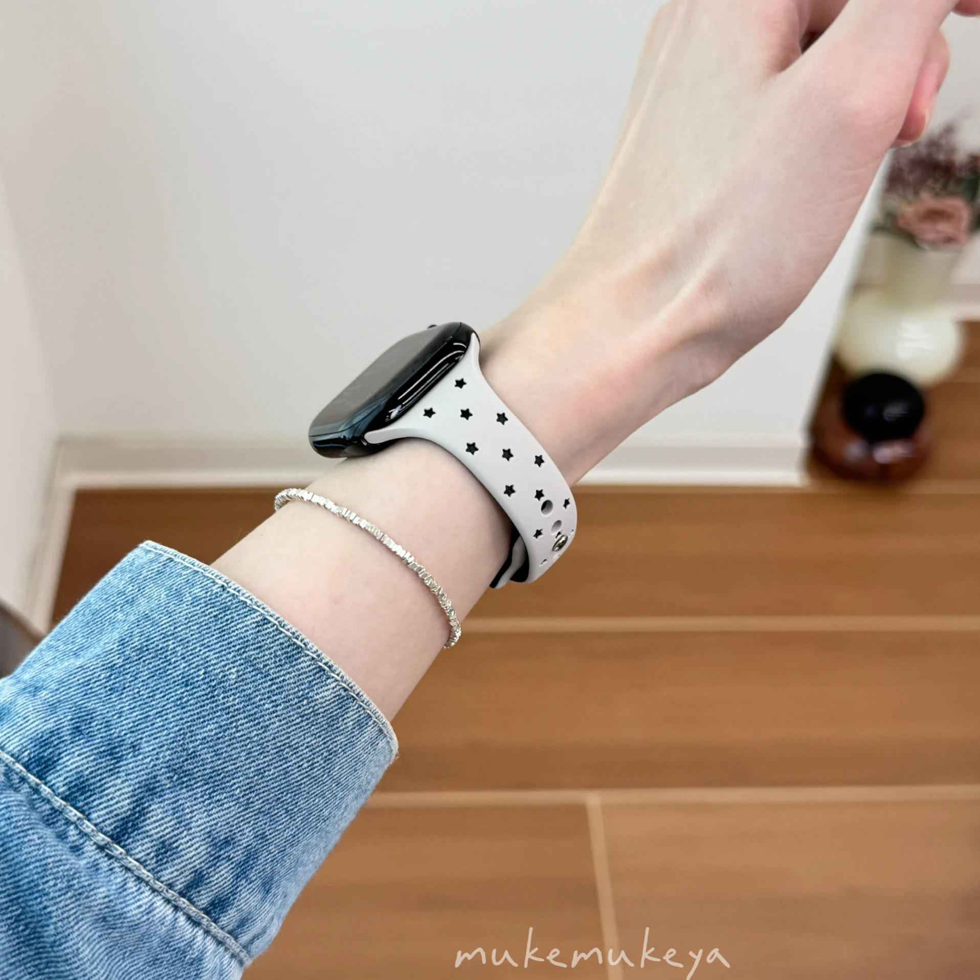 ins简约黑白波点苹果手表带硅胶小众可爱风腕带iWatchS12表带适用苹果手表applewatch11液态8时尚7亲肤表带款