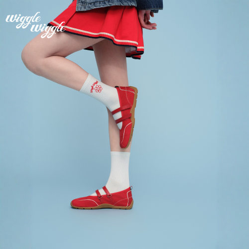 wigglewiggle刺绣无骨中筒袜子