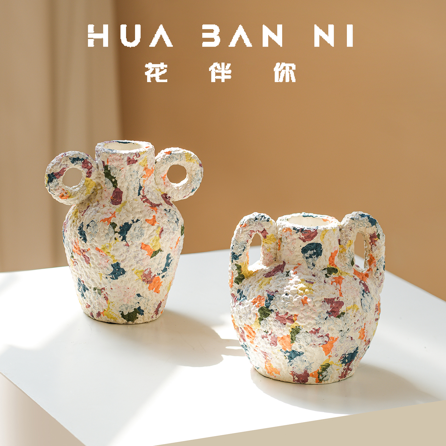 现代简约手绘图案带耳陶瓷花瓶