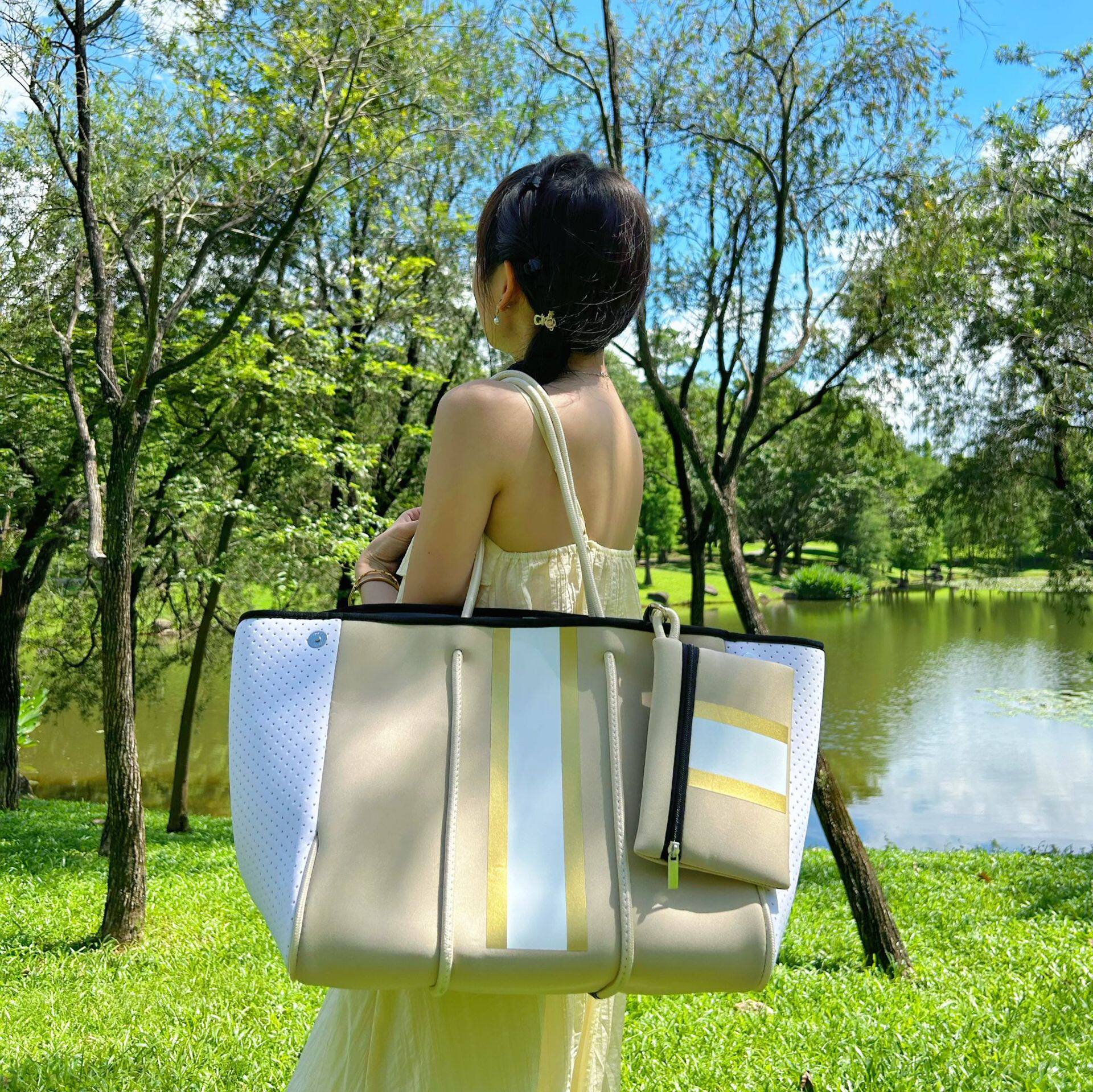 现货欧美迷彩豹纹黑色印花手提沙滩袋休闲旅行女士包潜水料沙滩包