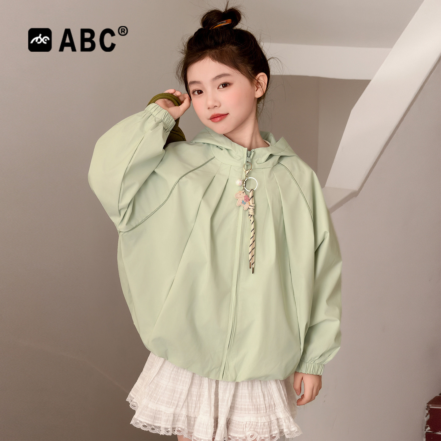 ABC女童春秋卡通玩偶外套新款图片
