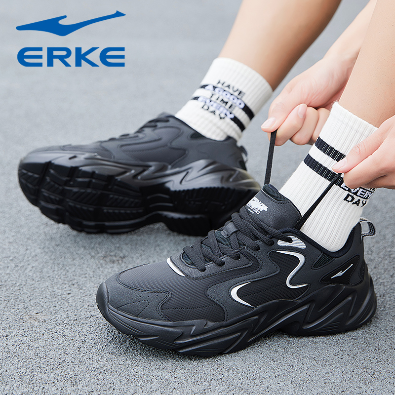 鸿星尔克男鞋2025秋冬季防水皮面黑武士轻便爸爸运动休闲鞋跑步鞋