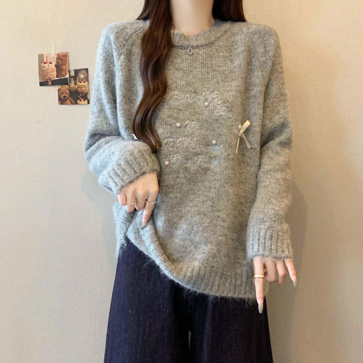 推荐慵懒风刺绣蝴蝶结软糯圆领针织毛衣女秋冬新款宽松胖mm打底衫