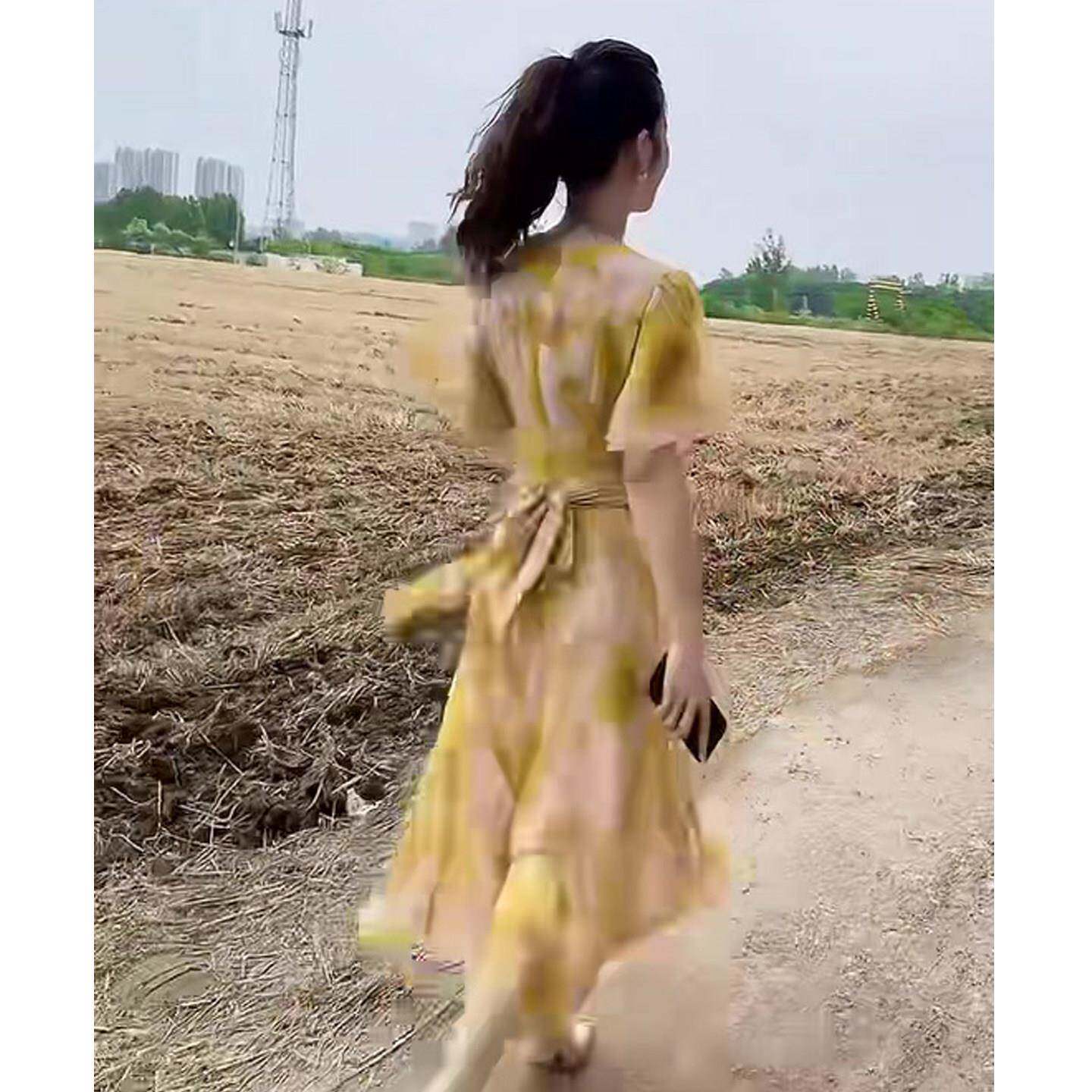 推荐法式轻熟风V领碎花连衣裙女2026春季新款收腰显瘦度假风减龄