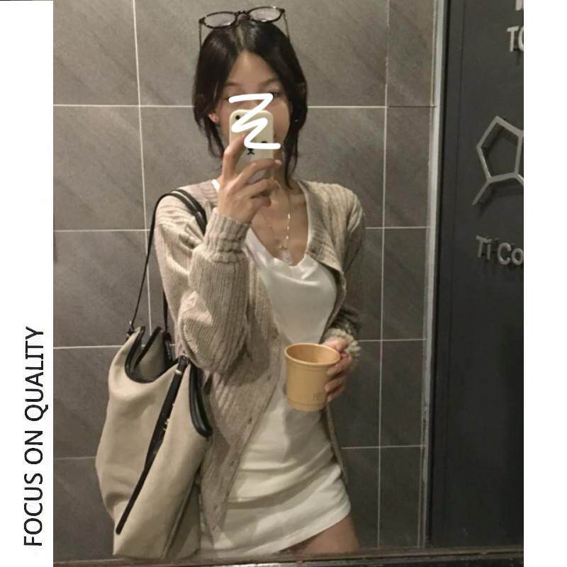 新品松弛感短外套女秋季2025新款外搭修身设计感慵懒温柔开衫长袖