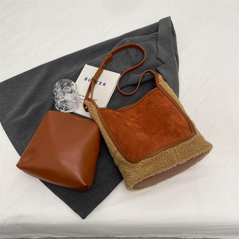 新品秋冬大容量羊羔毛水桶包包女2025新款斜挎托特包高级感毛绒单