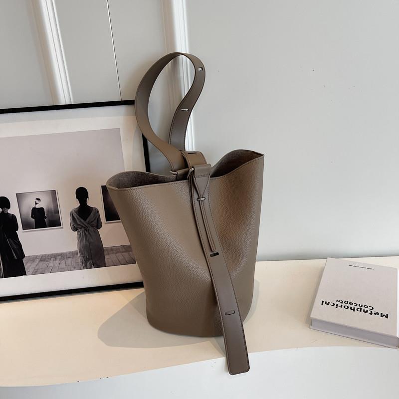 新品复古时尚大容量腋下包