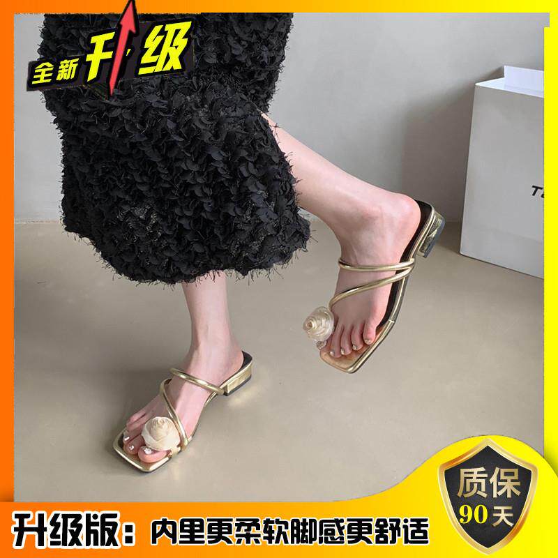 新品绝美低跟高跟银色小凉拖鞋女夏外穿2026新款配裙子仙女风沙滩