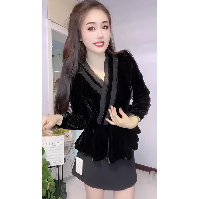 推荐秋冬新款时尚内搭可外穿丝绒T恤女V领蕾丝拼接收腰显瘦高级感