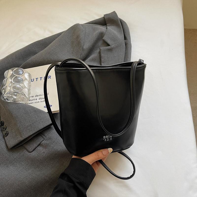 新品手拎简约高级感水桶包