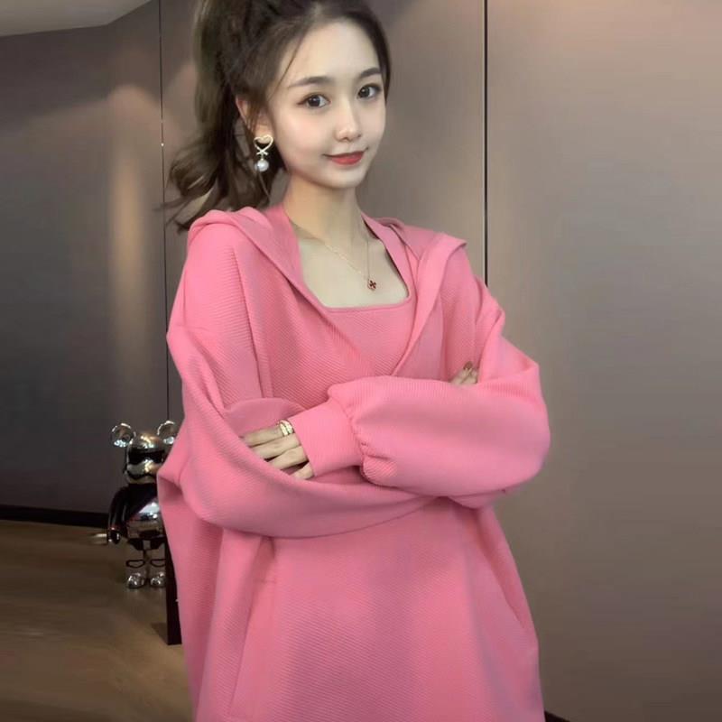 推荐欧洲站粉红色减龄两件套女V领长袖中长款小香风上衣套头连帽