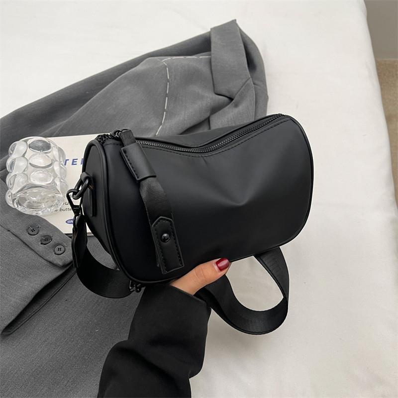 推荐防水牛津布包包女2025