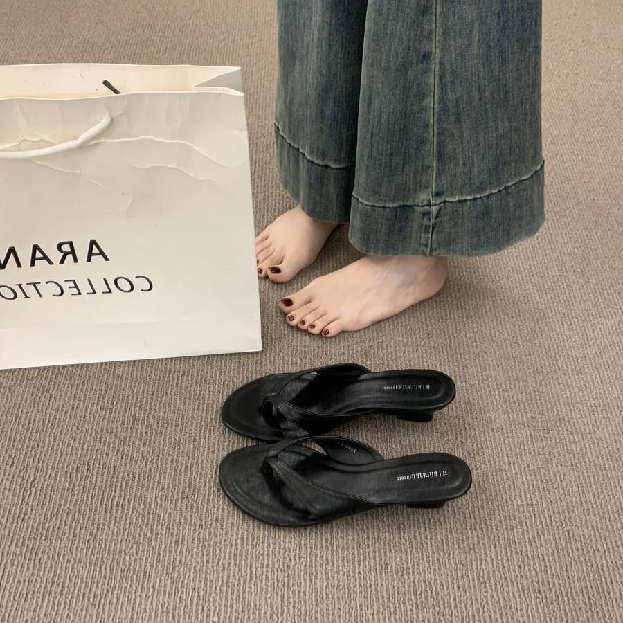 推荐韩系坡跟软底人字拖女2026年春夏季新款休闲凉拖通勤百搭度假