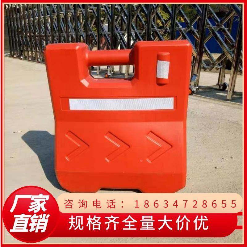 云南三孔水马围挡1.8米注水交通护栏塑料圆柱形防撞桶隔离墩