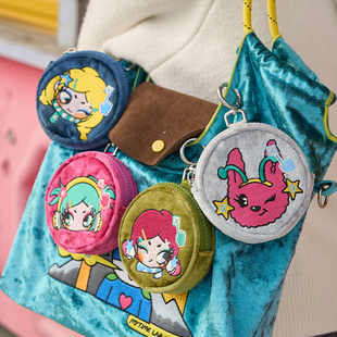 MYTIMELAB摩太潮玩ZOE甜心丝绒小圆饼挂件秋冬零钱包刺绣耳机包