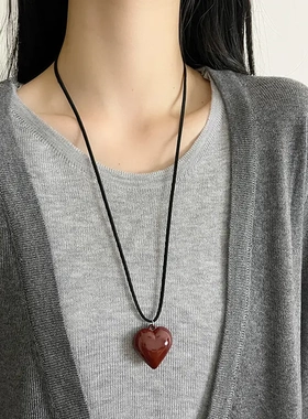 韩国博主同款爱心吊坠项链女长款皮绳可调节毛衣链高级感卫衣配饰