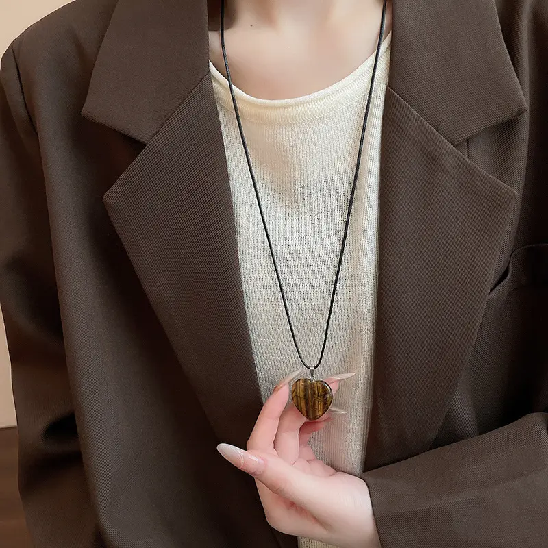 简约红色镂空爱心几何项链小众高级感毛衣链时尚潮流百搭项饰