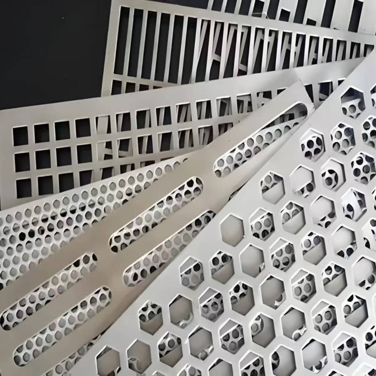 304不锈钢冲孔板筛网过滤工业装饰板造型板镀锌冲孔网圆孔铝板pvc