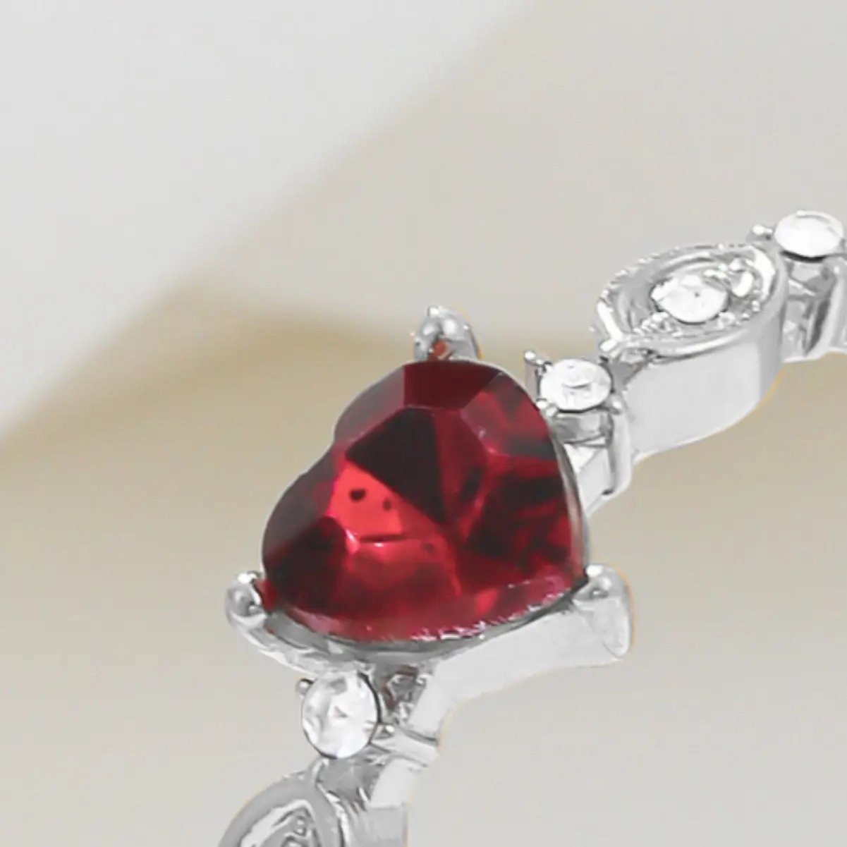 韩版甜美小清新风戒指女线镶红色钻石小众爱心设计指环百搭食指戒