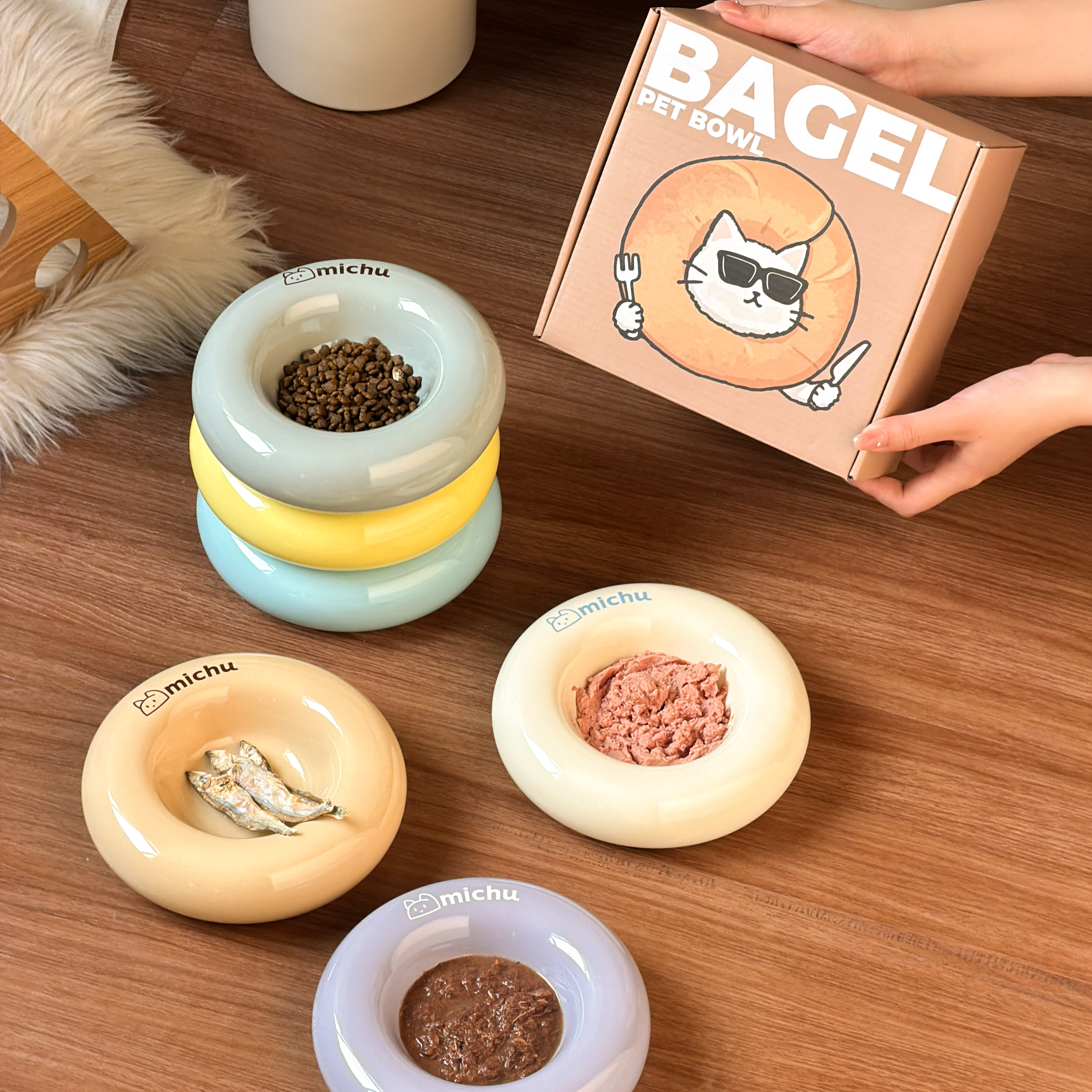 礼盒装猫狗碗贝果造型可爱多层宠物食盆猫咪喂食器狗碗陶瓷釉下彩