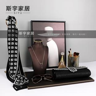 轻奢样板房间衣帽间装饰品摆件梳妆台软装首饰托盘挂画工艺品家饰
