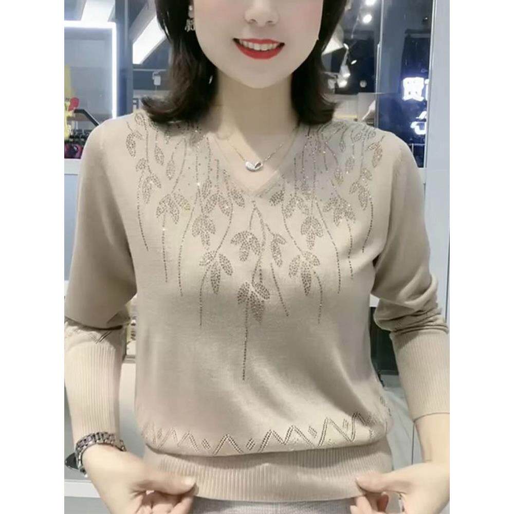 好货时尚洋气V领冬季针织打底衫女秋装新款长袖宽松遮肚减龄妈妈