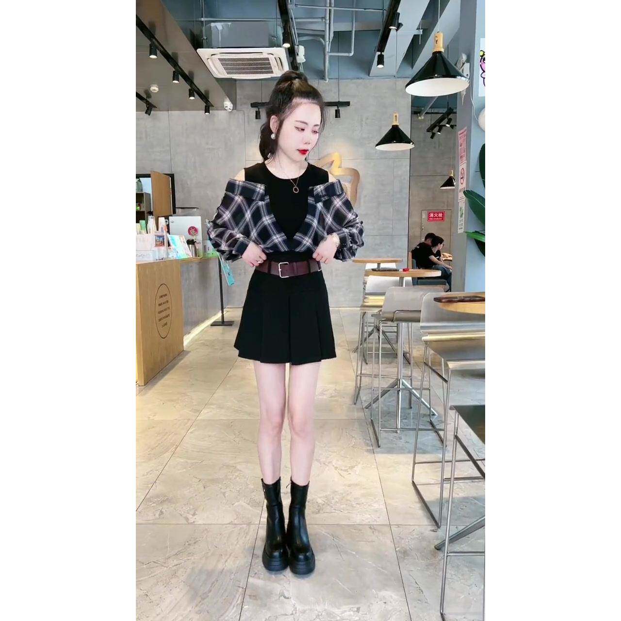 好货洋气减龄格子衬衫女欧货2026秋季新款小众设计感露肩拼接长袖