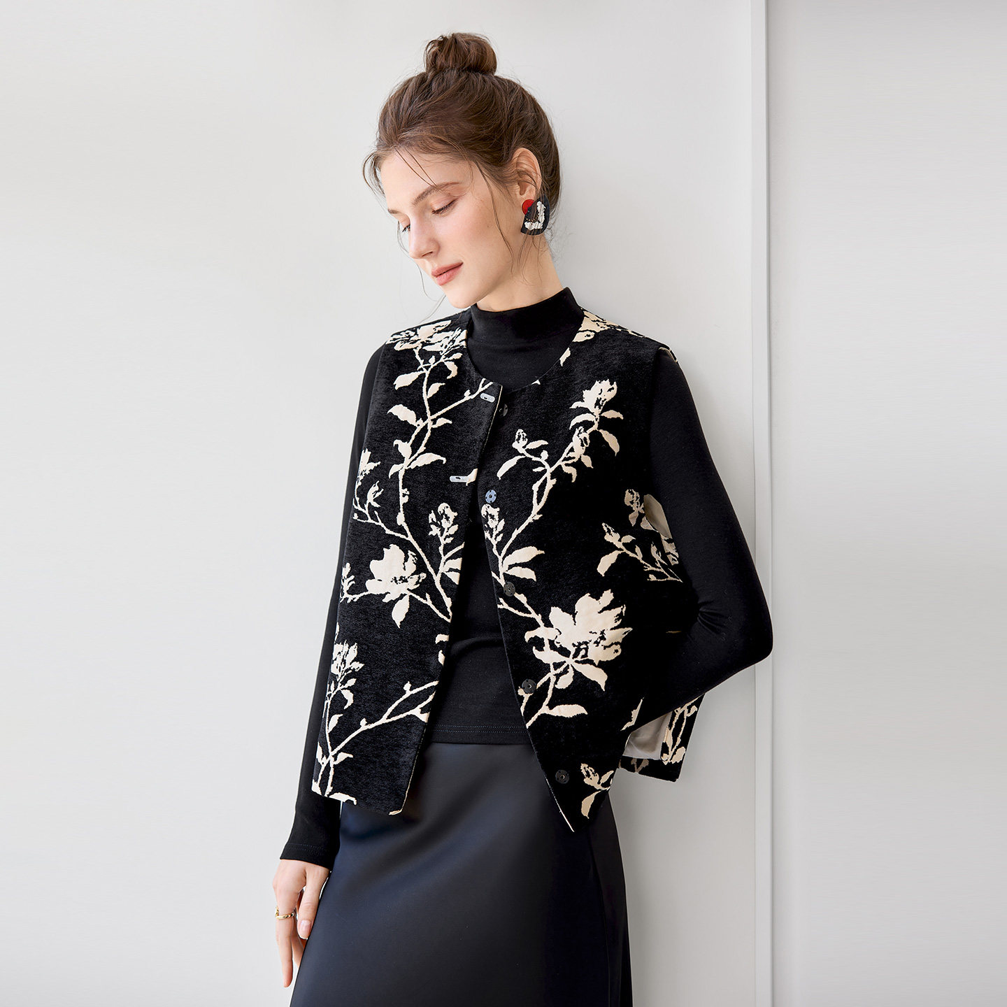 她池新中式马夹2025秋装新款女装宽松款撞色单排扣圆领叠穿马甲,女装/女士精品,马夹,淘宝优惠券,粉丝福利购,淘宝优惠卷