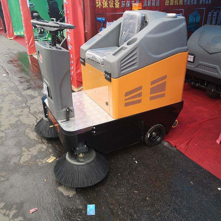 电动座驾式车库清扫除尘器厂区清扫机吸尘设备小型驾驶式扫地机