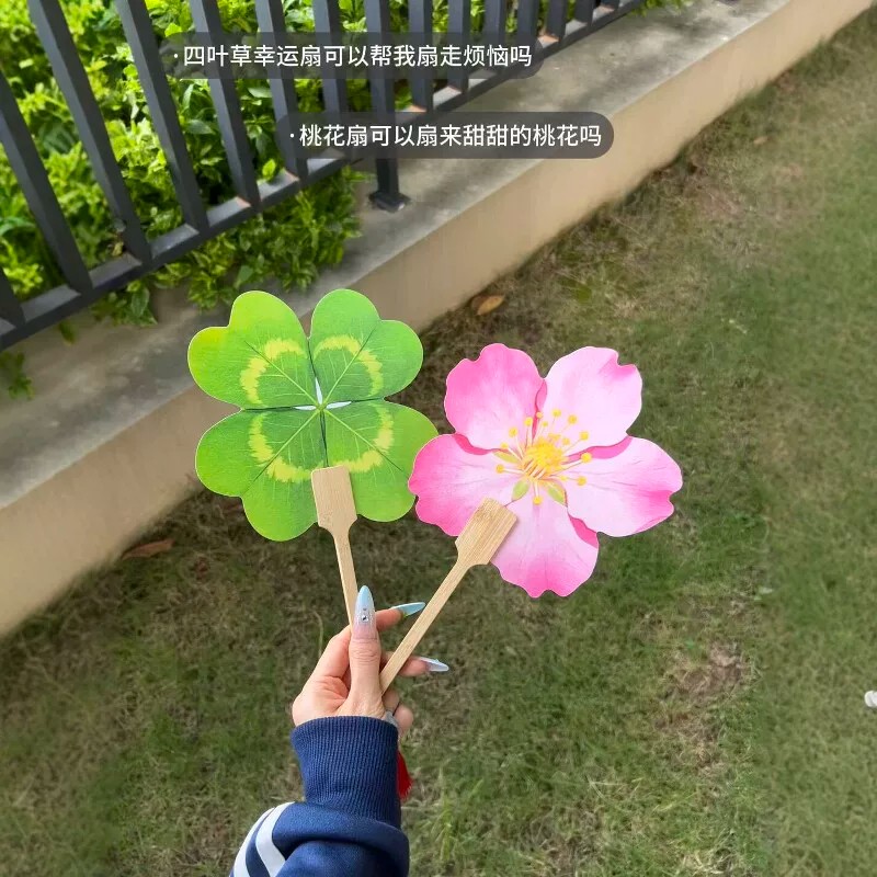 夏日随身汉服拍照桃花运蒲扇