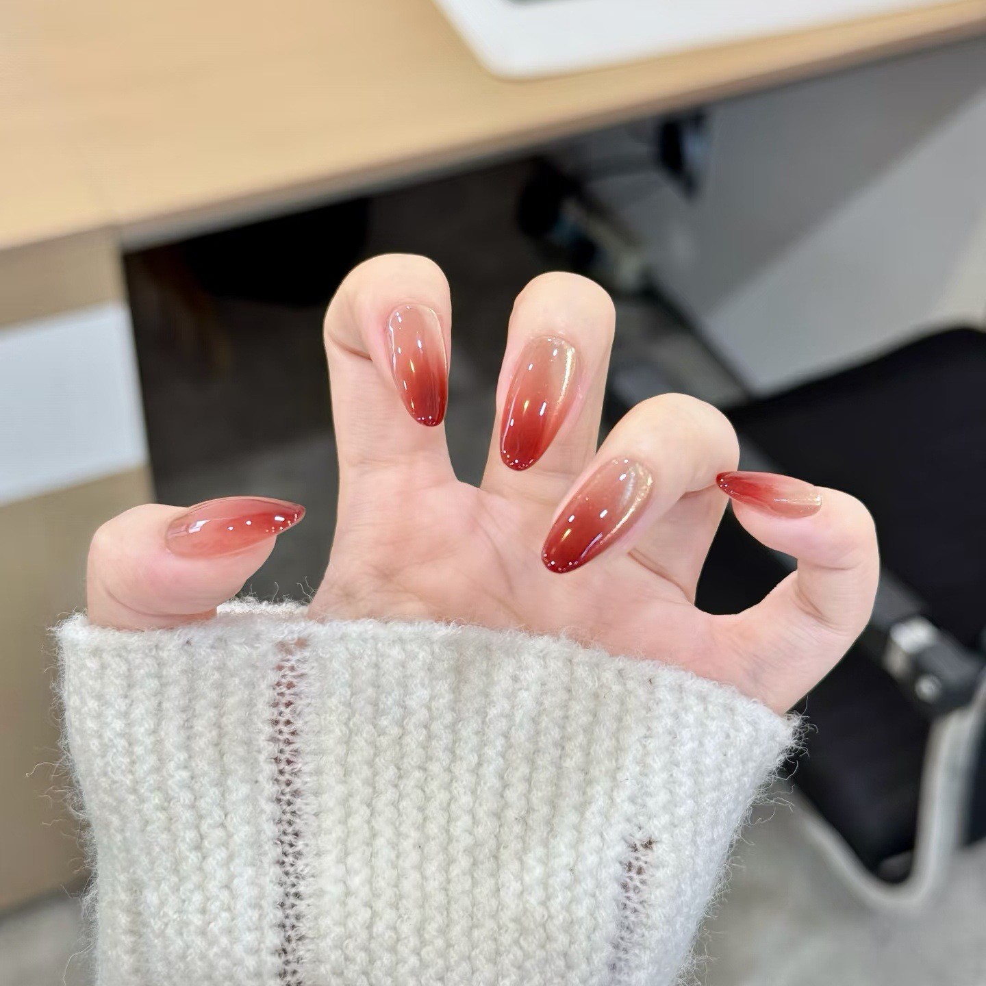 酒渍红茶显白气质渐变猫眼穿戴甲