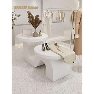 橱窗装 饰落地艺术展台陈列 店软装 S曲线形状高低中岛展示台服装