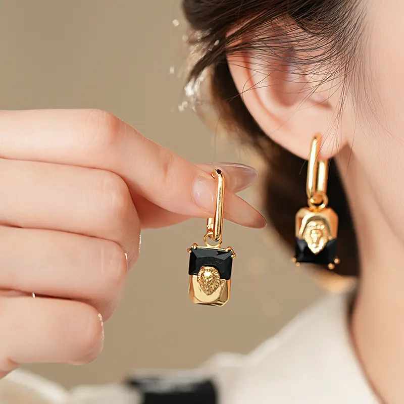 真金电镀方形锆石不对称头耳扣气质耳环欧级感耳饰女