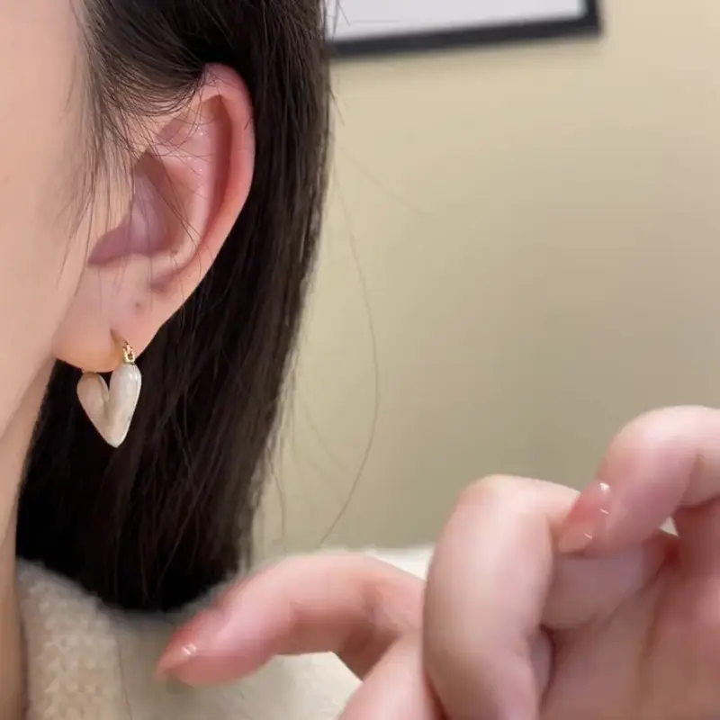 奶油甜系粉色蓝色白色爱心耳扣小众高级感法式心形耳环轻奢耳饰