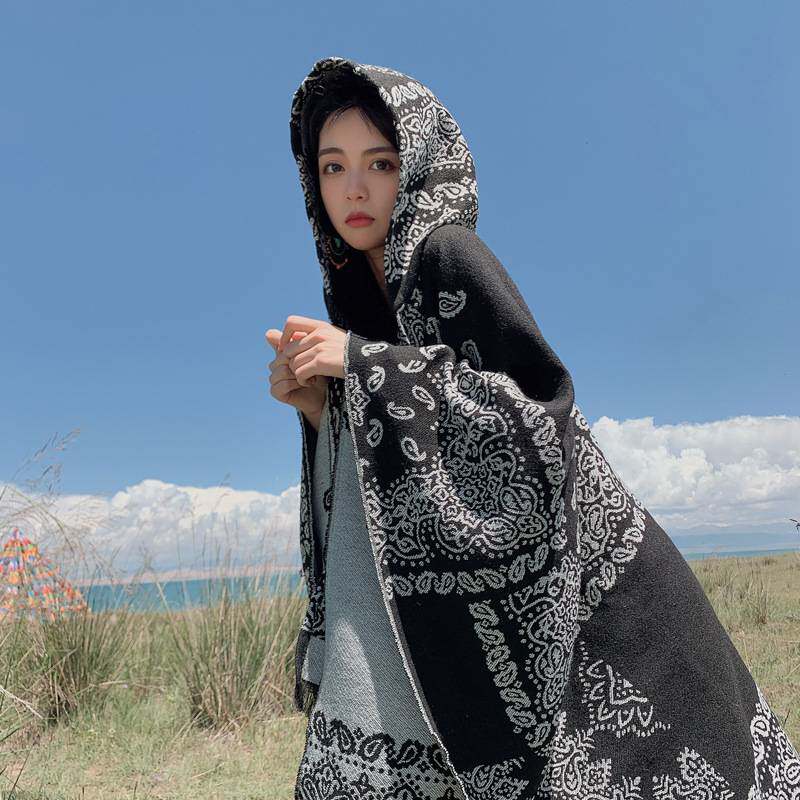 围巾女秋冬西藏青海湖旅游拍照民族风超大纯色保暖披肩红色披风