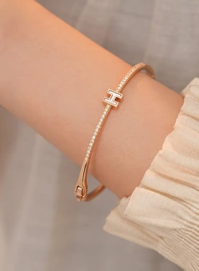 真金电镀轻奢锆石字母卡扣手镯个性通勤百搭手环韩国高级感手饰女