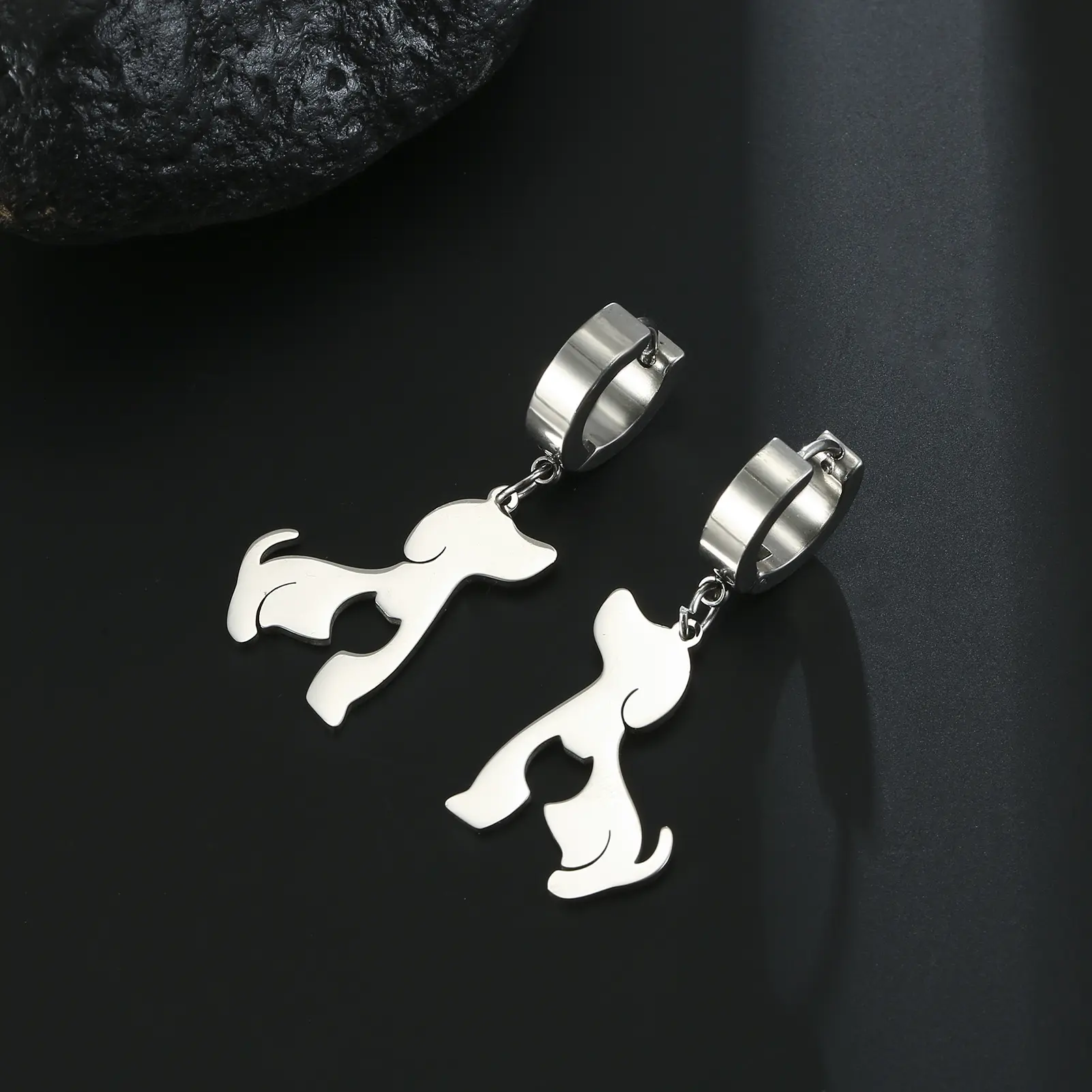 欧美热销不锈钢耳扣个性创意切割狗镂空猫耳坠钛钢宽耳扣耳环