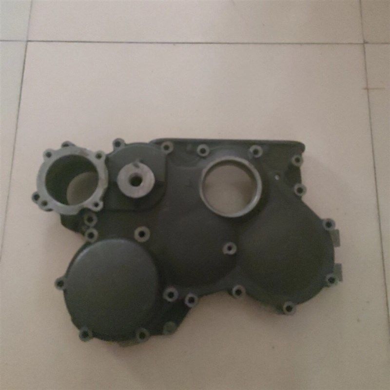 新源65/75胶轮式挖掘机 新柴发动机正时齿轮室及盖两件套原厂配件