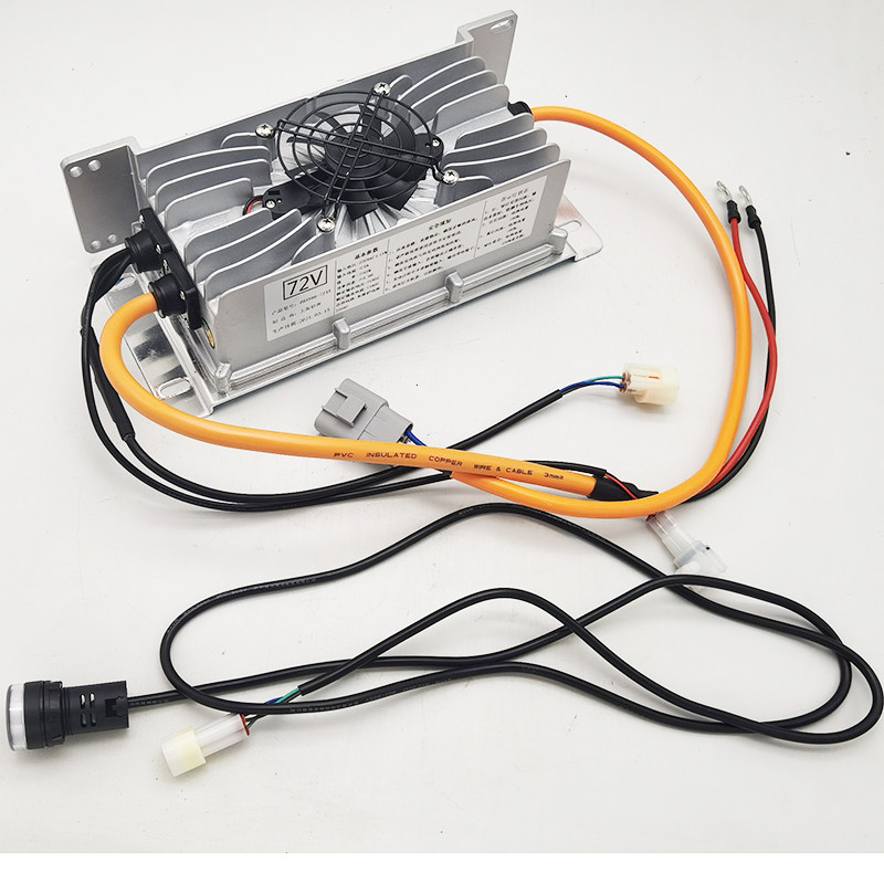 低速电动轿车智能充电器全密封充电机通用款充电器60V72V15A包邮